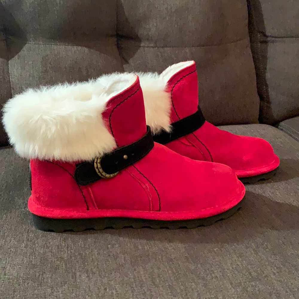 BearPaw Boots 🐾🤶🏻 Mrs. Clause ?